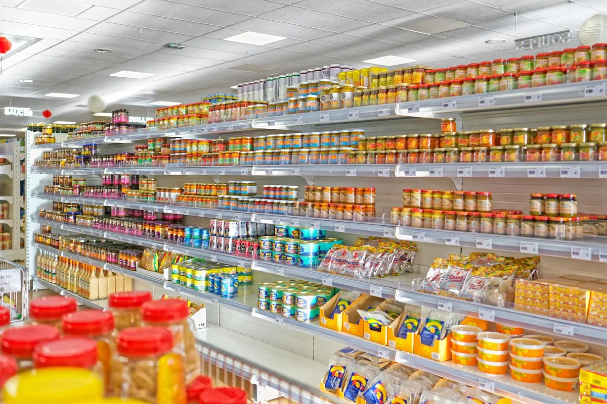 Rayon d'épicerie H.ASIE : bocaux, sauces et conserves du monde pour composer un panier garni